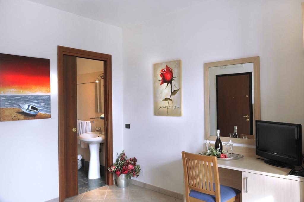 Hotel La Quercia Valmontone Exteriör bild