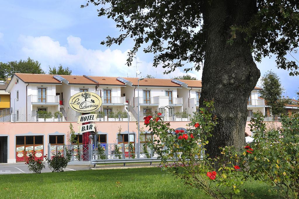 Hotel La Quercia Valmontone Exteriör bild